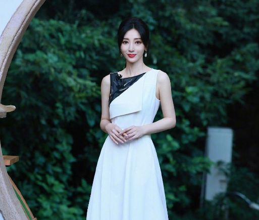 柳巖新片開拍，她瘦了好多！柳巖名字打分，解析