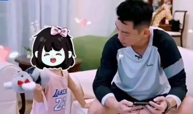 鄭愷女兒上綜藝了，父女對話溫馨，鄭凱名字打分，解析